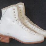 Jackson Elite Model 5300 White size 9-1/2AAA Excellent Condition