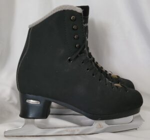 Black Size 5W Jackson Model 20070 Freestyle boot with Mark II Blade