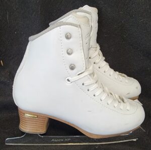 Jackson Freestyle ice skate size 3R in good condition