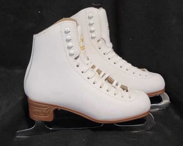 White Jackson Mystique size 6C