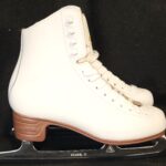 Jackson Mystique White 8C - Reskate.net White Jackson Mystique size 4-1/2C with Mark II Blade