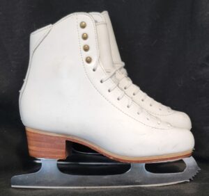 White Jackson figure skates, model unknown, size 6-1/2R