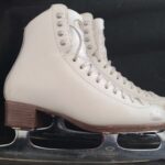 White Riedell Diamond Size 5 with Eclipse Blade