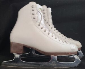 White Riedell Diamond Size 5 with Eclipse Blade