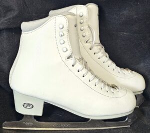 White Riedell Crystal Ice Skates with Vesta SS Blade in size 8D