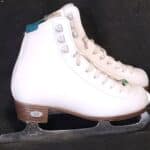 White Riedell Emerald size 2-1/2 with Luna Blade, Excellent Condition