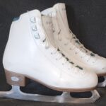 White Riedell Emerald size 3 ice skates with Luna Blade in very good condition