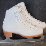 White Riedell Model 21 size 11j with chromed blade