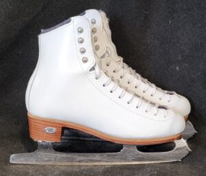White size 5N Riedell Stride in excellent condition with MK Pro Blade